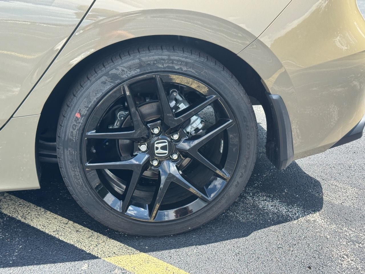 Honda Civic Hatchback Vehicle Full-screen Gallery Image 08