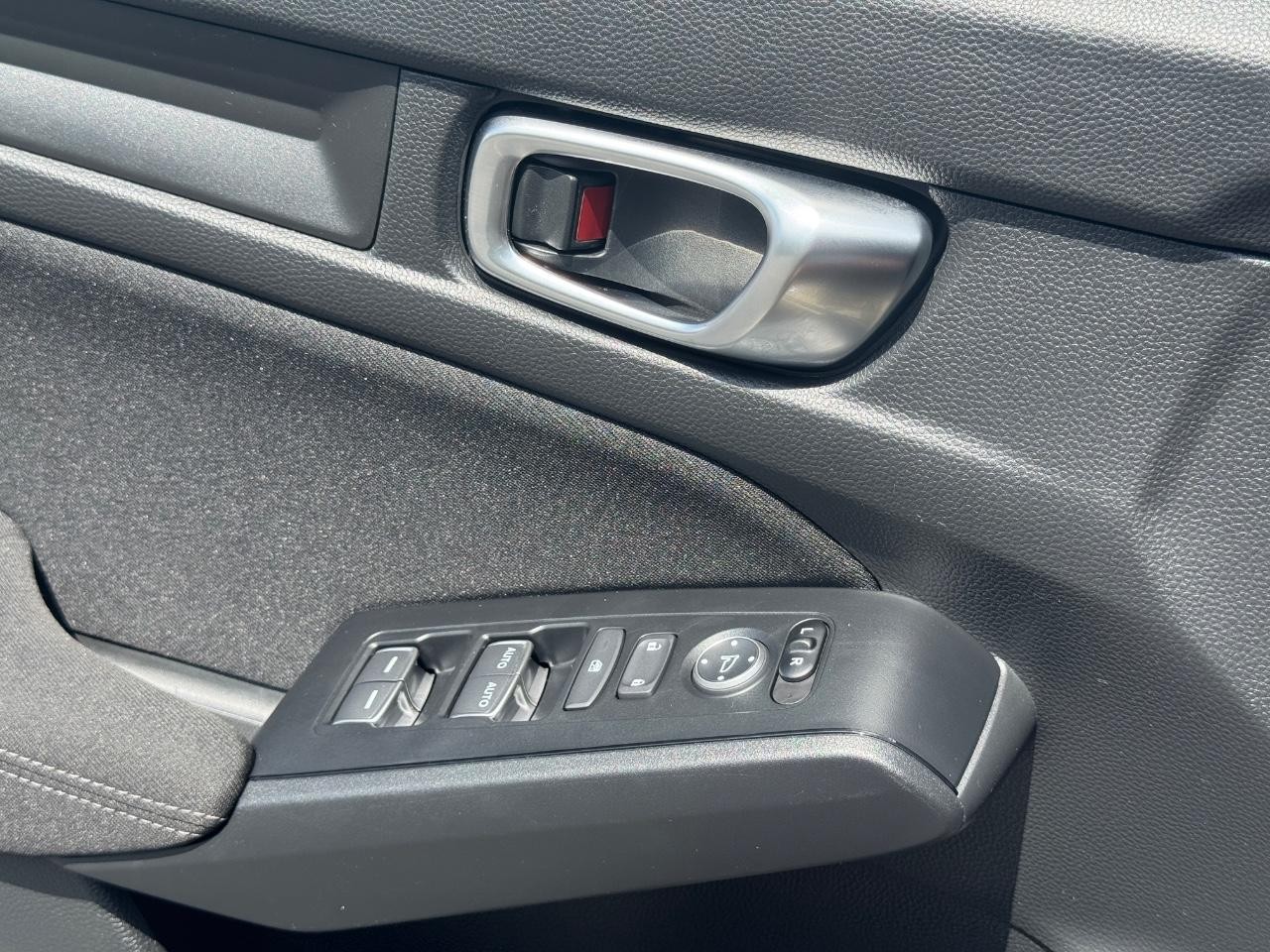 Honda Civic Hatchback Vehicle Full-screen Gallery Image 24
