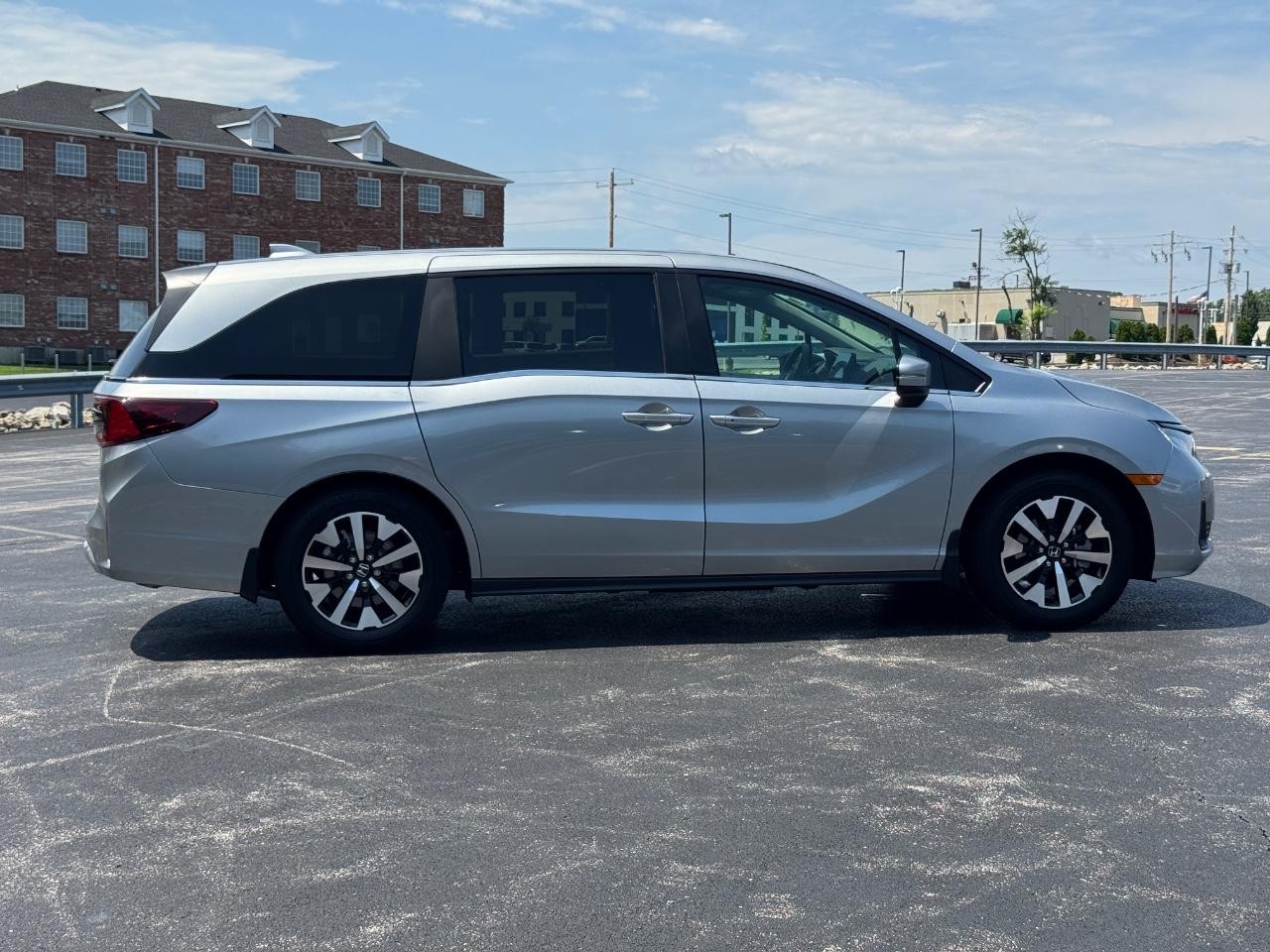 Honda Odyssey Vehicle Full-screen Gallery Image 03