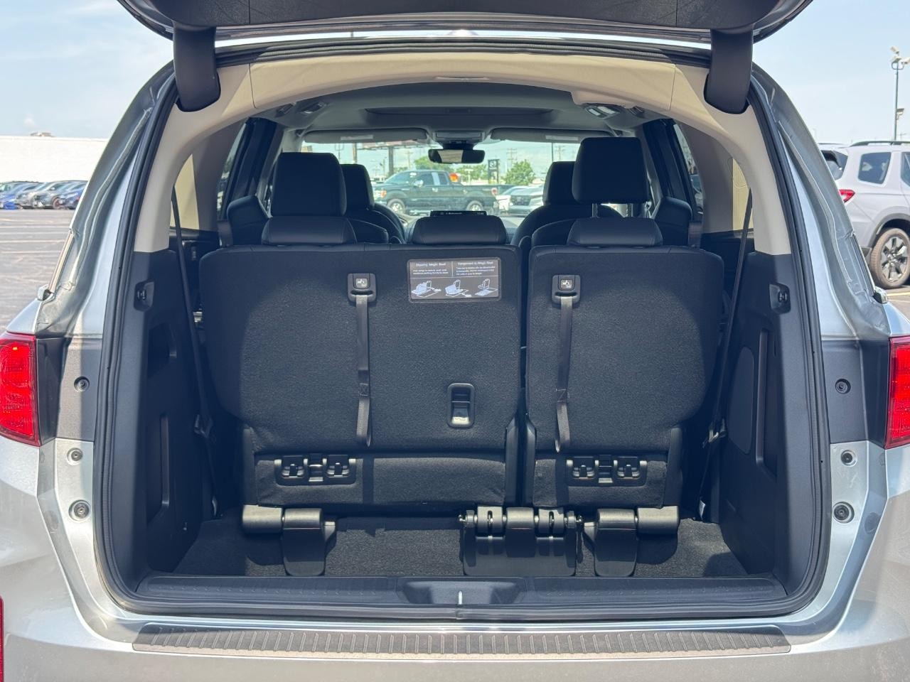 Honda Odyssey Vehicle Full-screen Gallery Image 05