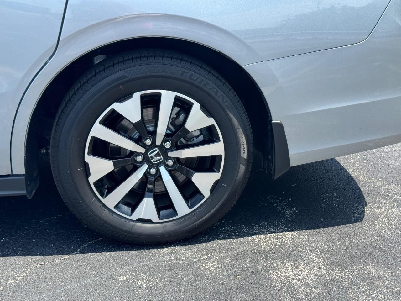 Honda Odyssey Vehicle Full-screen Gallery Image 08