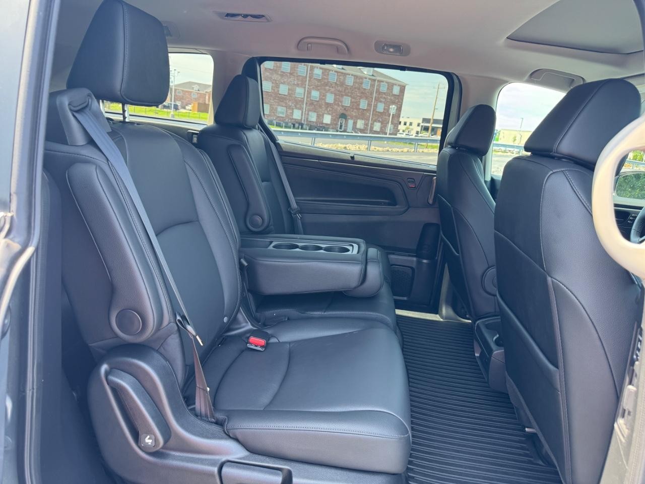 Honda Odyssey Vehicle Full-screen Gallery Image 11