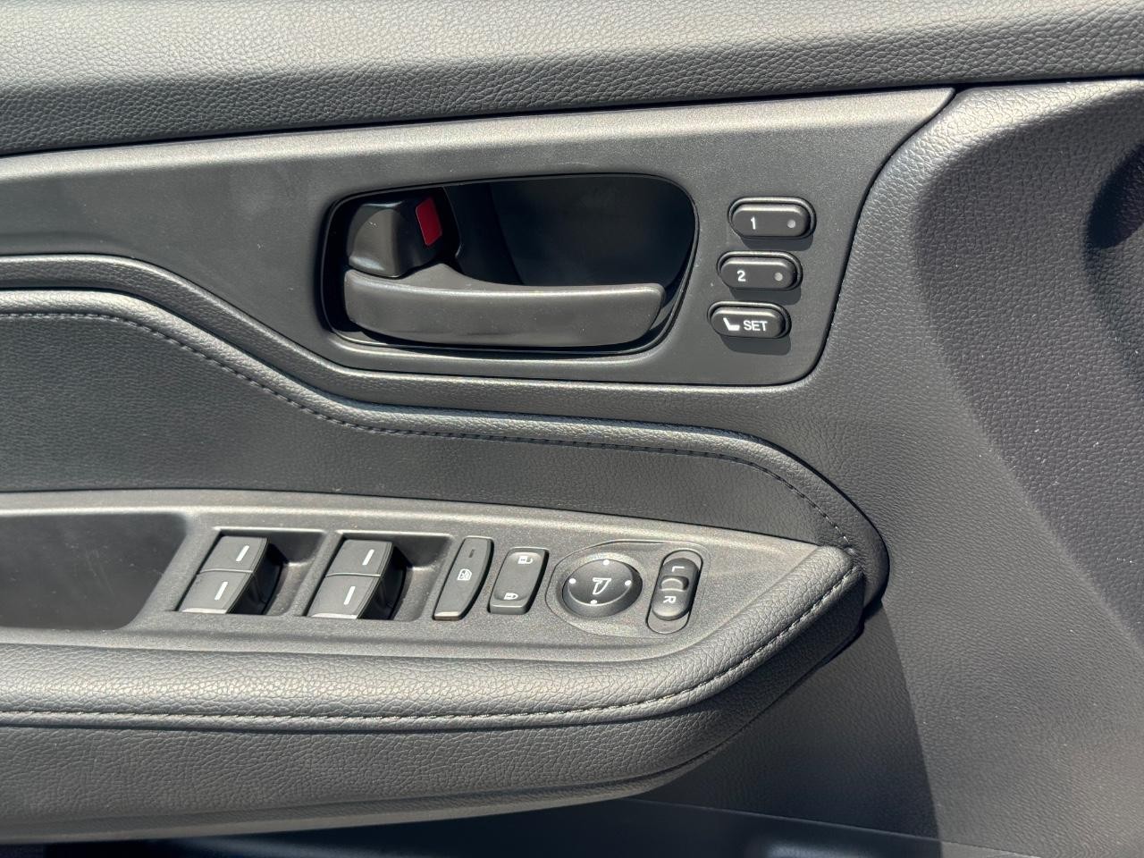 Honda Odyssey Vehicle Full-screen Gallery Image 26