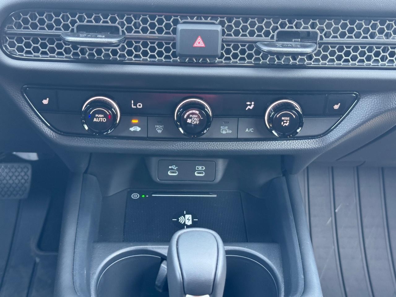 Honda HR-V Vehicle Full-screen Gallery Image 15