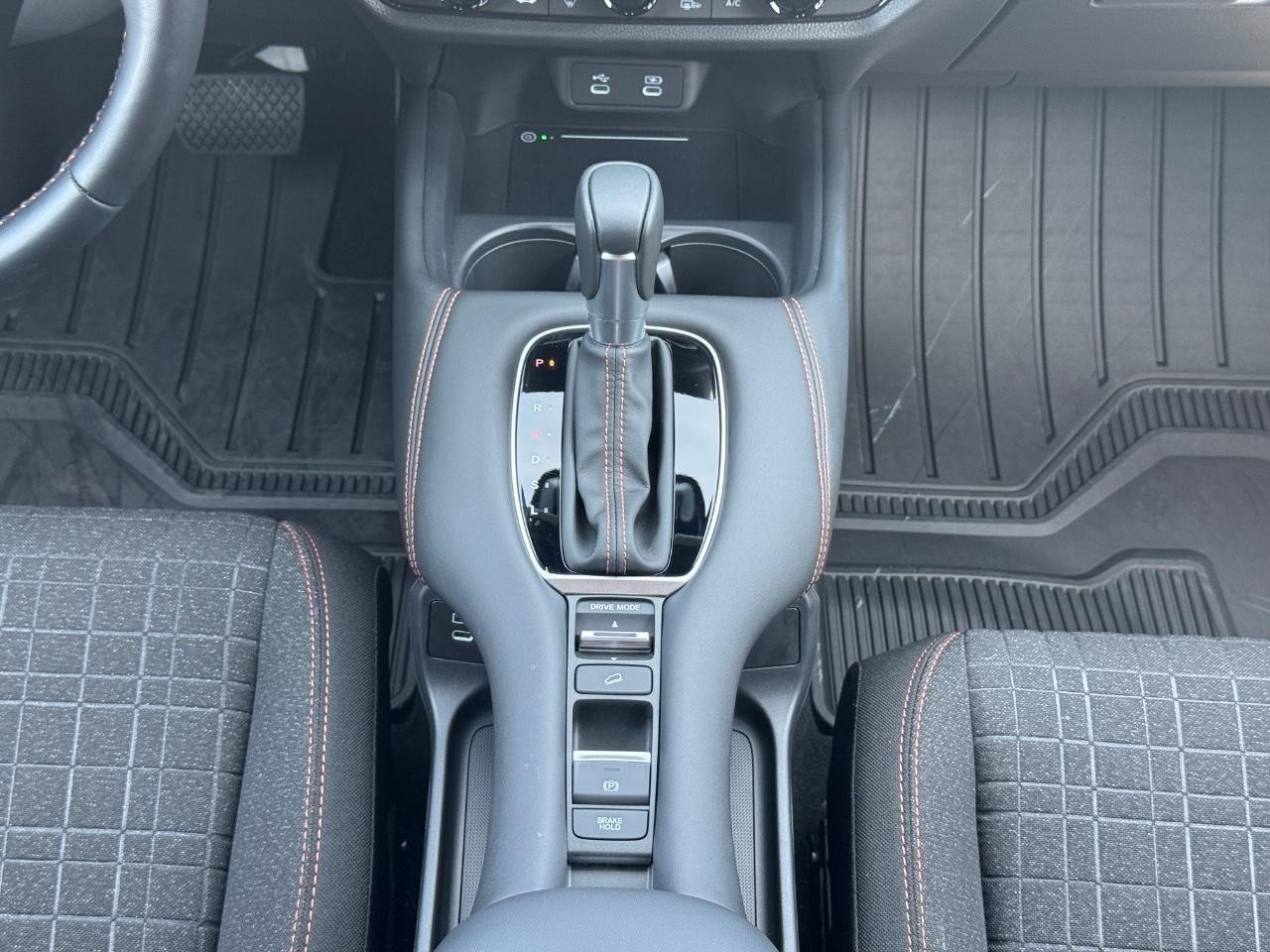 Honda HR-V Vehicle Full-screen Gallery Image 16
