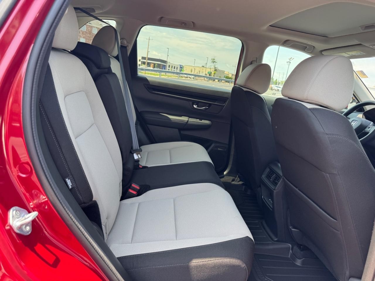 Honda CR-V Vehicle Full-screen Gallery Image 11