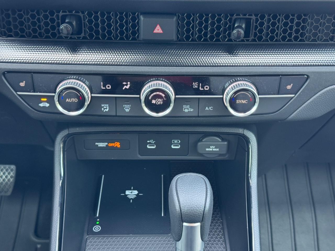 Honda CR-V Vehicle Full-screen Gallery Image 15