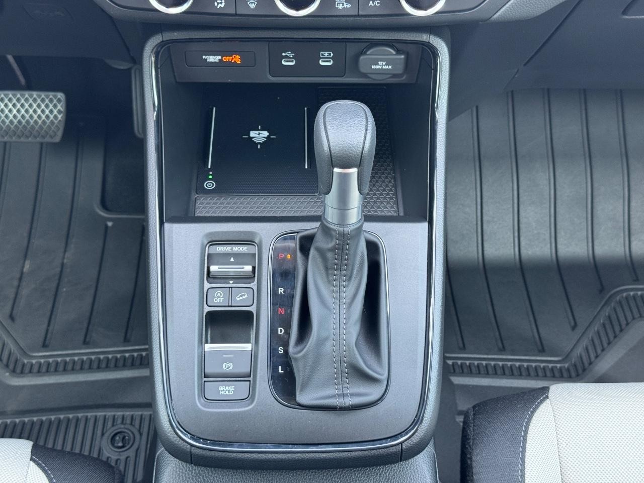 Honda CR-V Vehicle Full-screen Gallery Image 16
