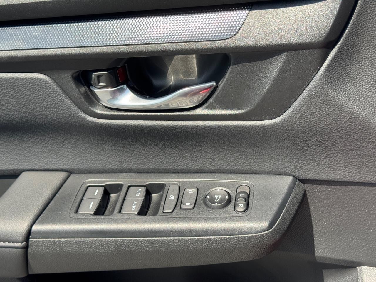 Honda CR-V Vehicle Full-screen Gallery Image 25
