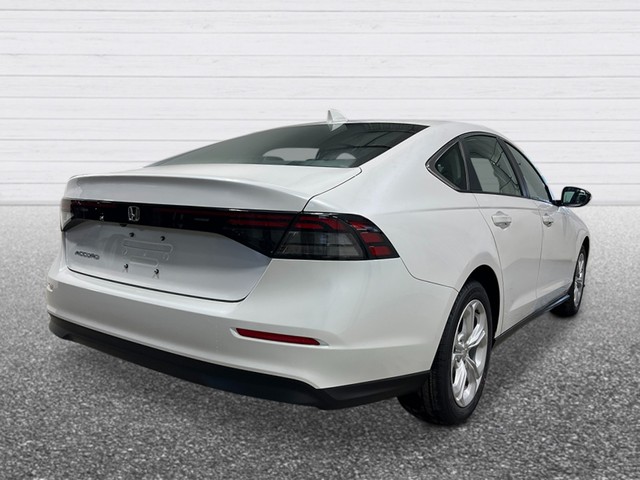 Honda Accord Sedan Vehicle Full-screen Gallery Image 07