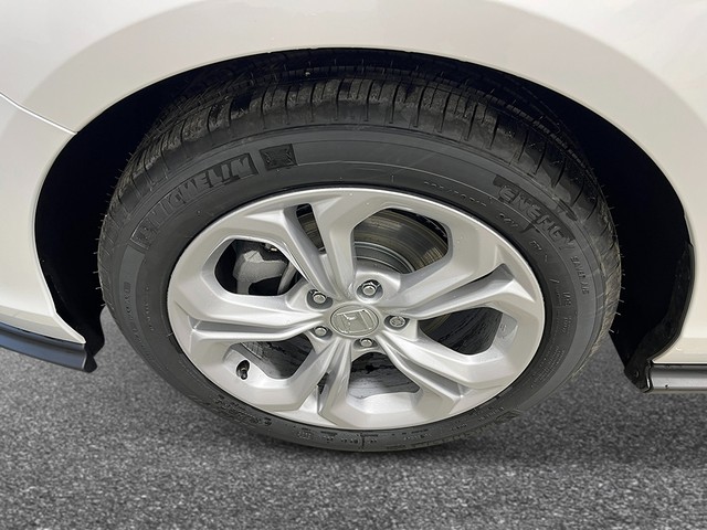 Honda Accord Sedan Vehicle Full-screen Gallery Image 11