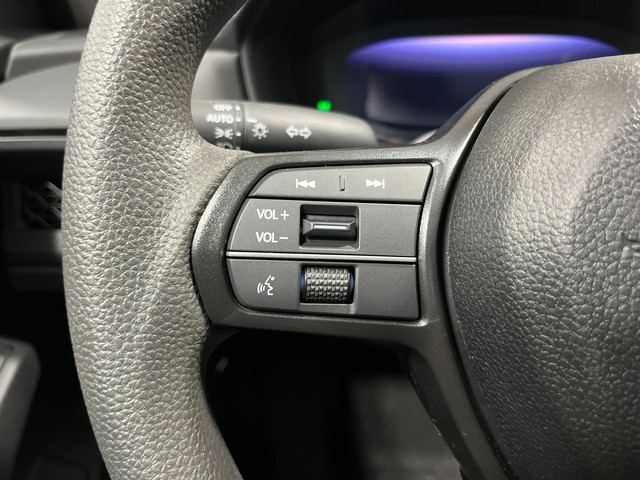 Honda Accord Sedan Vehicle Full-screen Gallery Image 16
