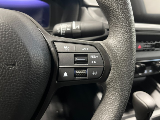 Honda Accord Sedan Vehicle Full-screen Gallery Image 17