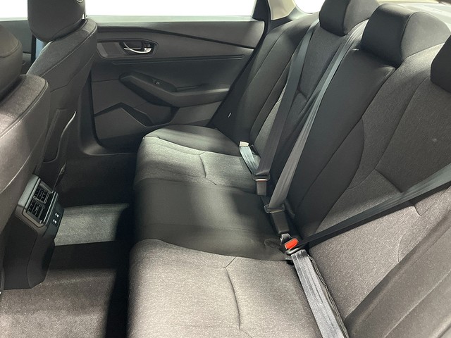 Honda Accord Sedan Vehicle Full-screen Gallery Image 21