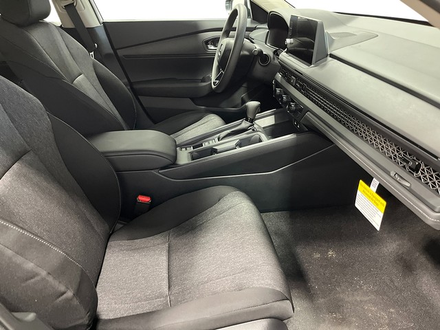 Honda Accord Sedan Vehicle Full-screen Gallery Image 24