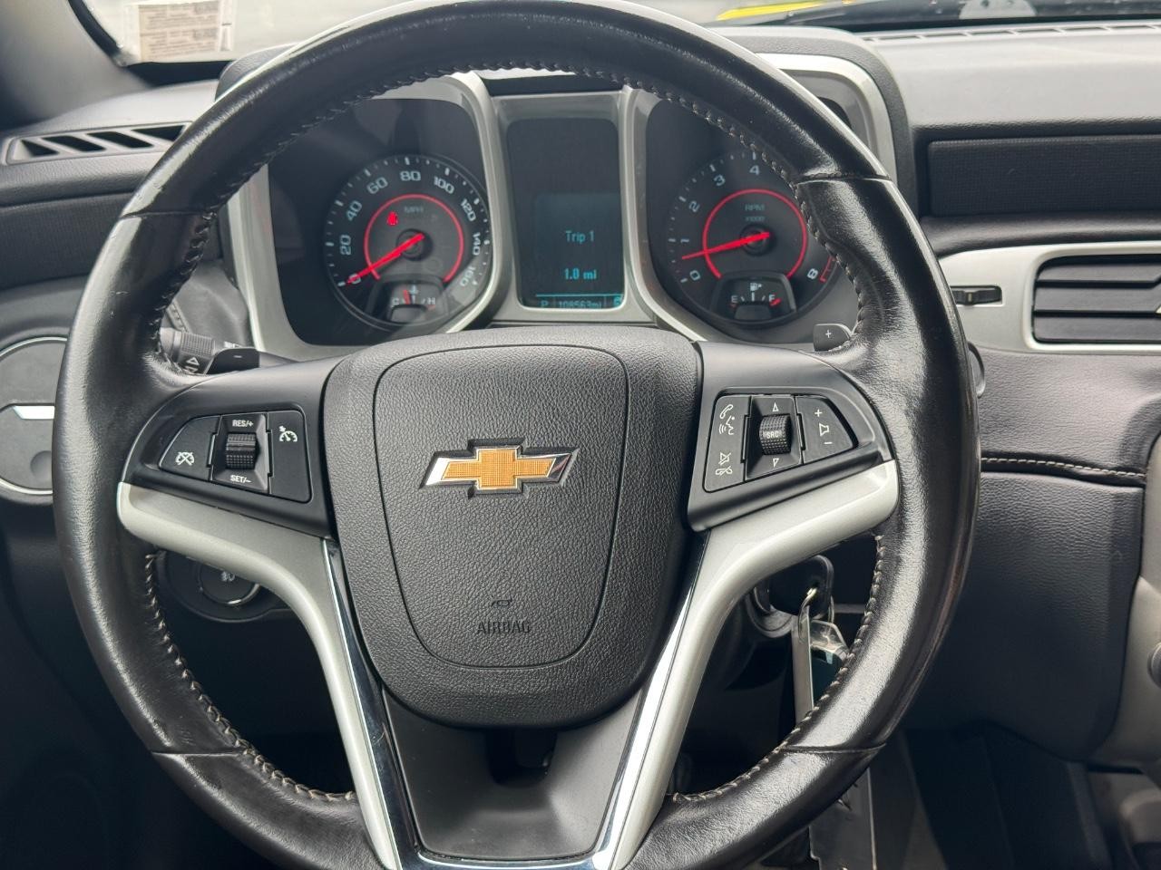Chevrolet Camaro Vehicle Full-screen Gallery Image 13