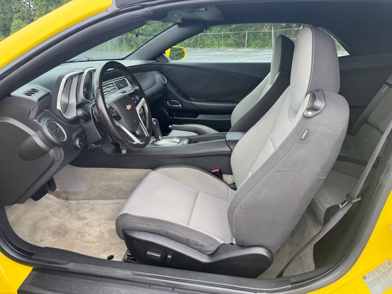 Chevrolet Camaro Vehicle Full-screen Gallery Image 17