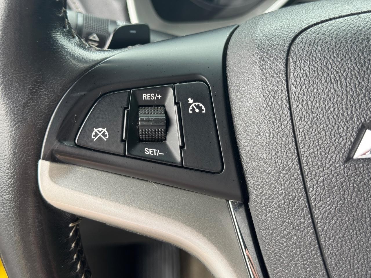 Chevrolet Camaro Vehicle Full-screen Gallery Image 19