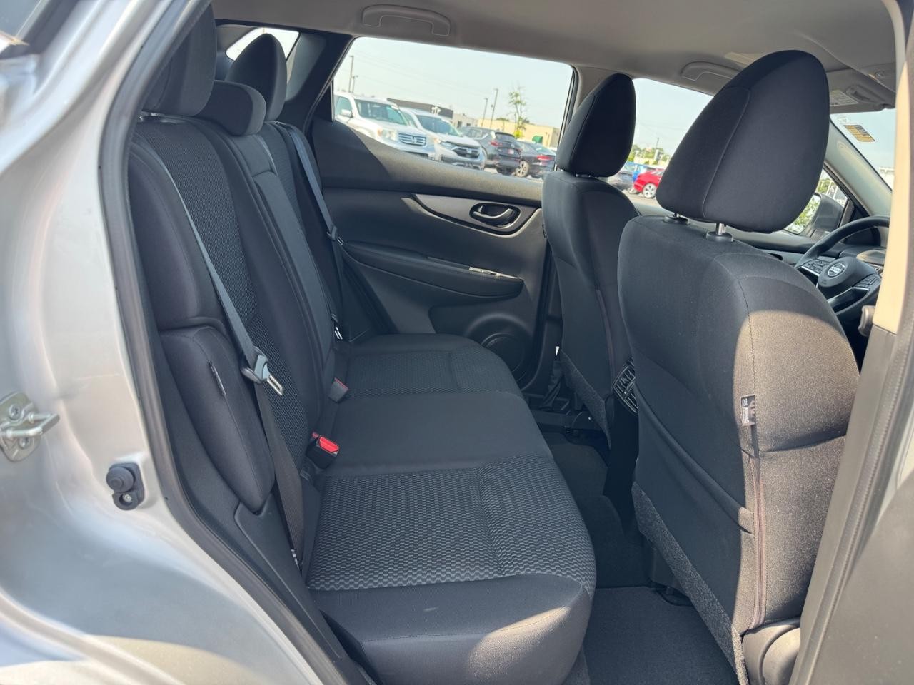Nissan Rogue Sport Vehicle Full-screen Gallery Image 11
