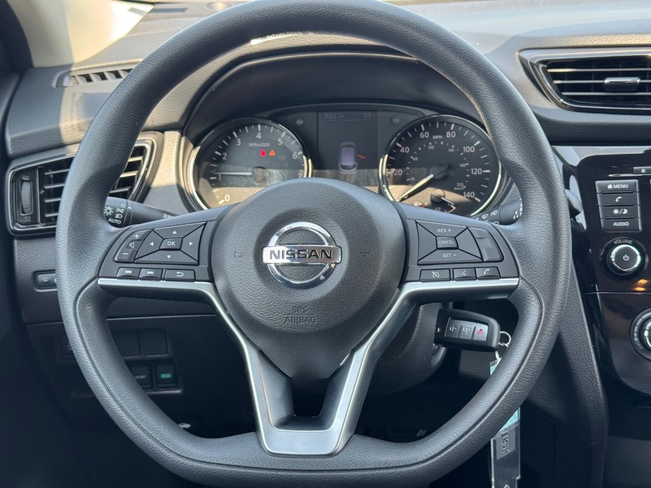 Nissan Rogue Sport Vehicle Full-screen Gallery Image 13