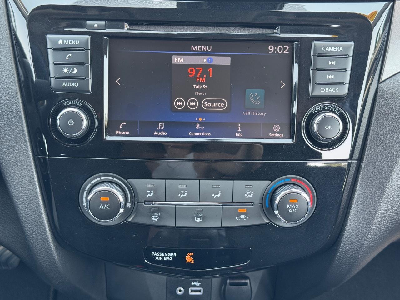 Nissan Rogue Sport Vehicle Full-screen Gallery Image 14