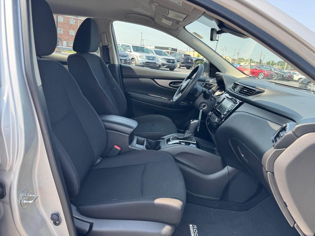 Nissan Rogue Sport Vehicle Full-screen Gallery Image 17