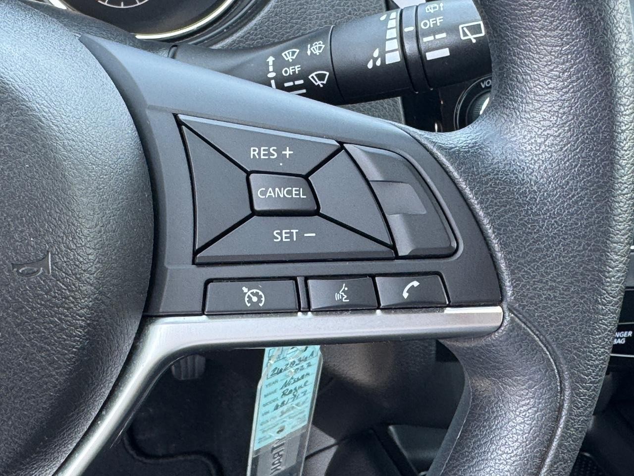 Nissan Rogue Sport Vehicle Full-screen Gallery Image 21
