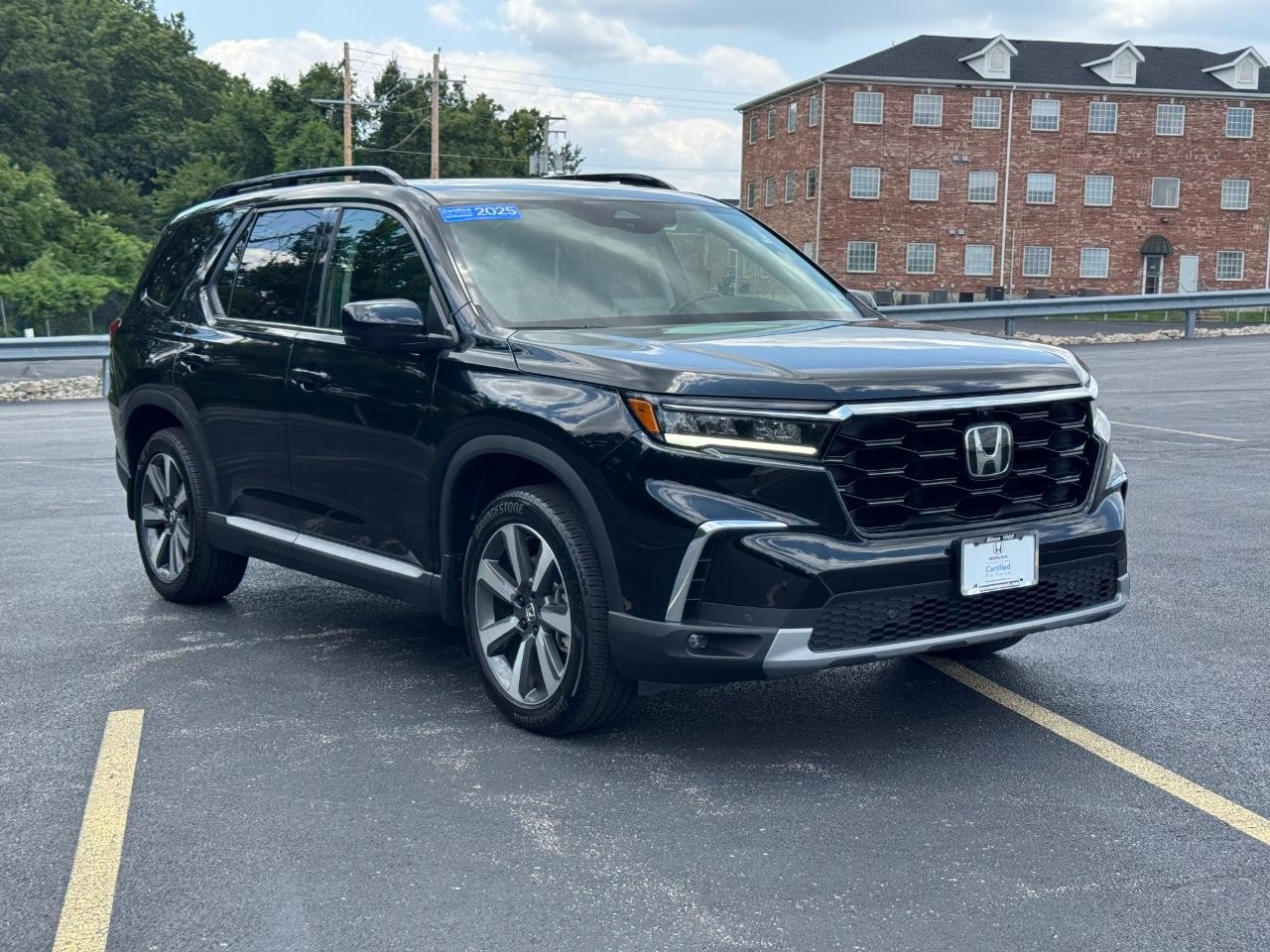 Honda Pilot Vehicle Full-screen Gallery Image 02