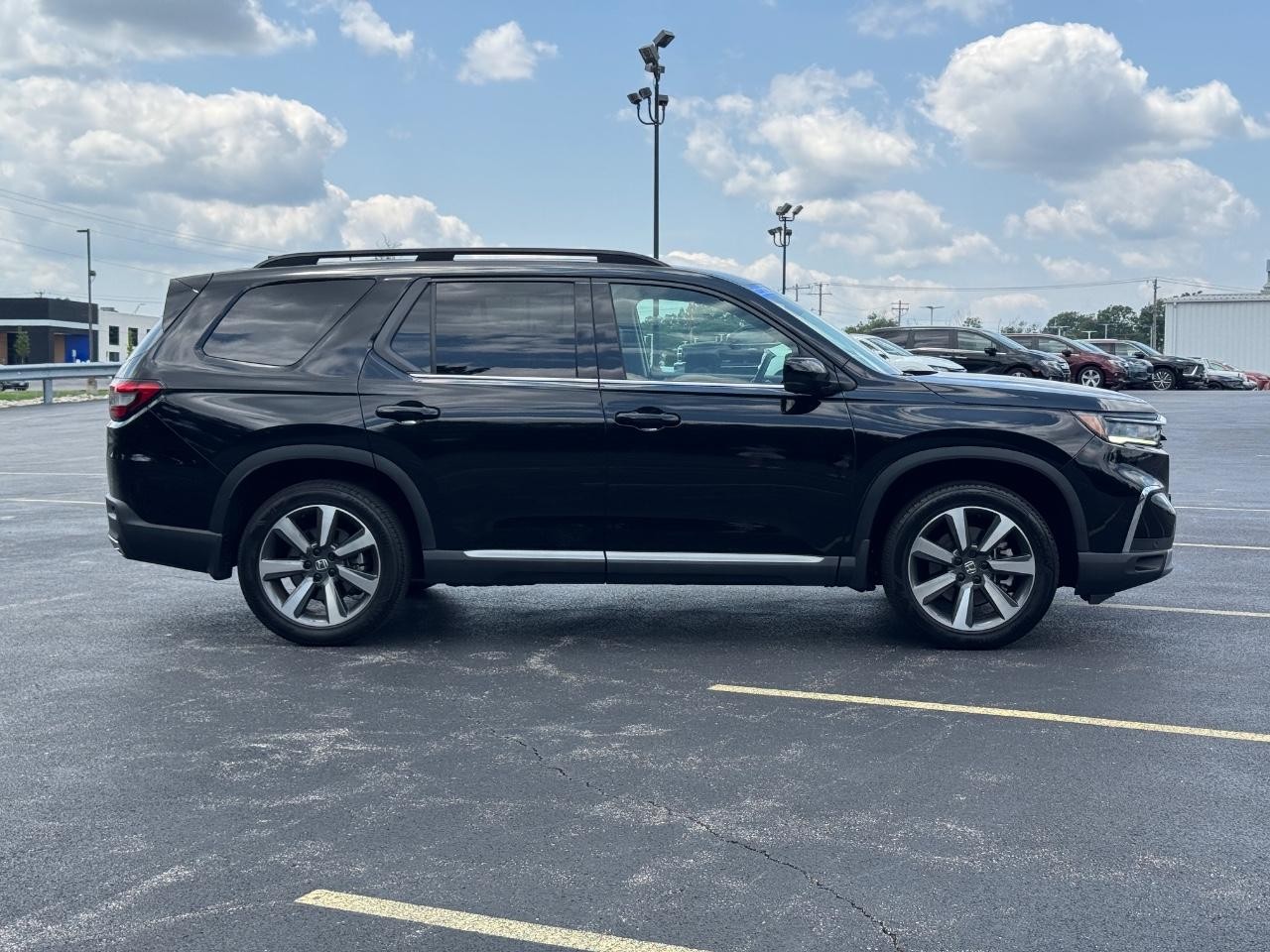 Honda Pilot Vehicle Full-screen Gallery Image 03