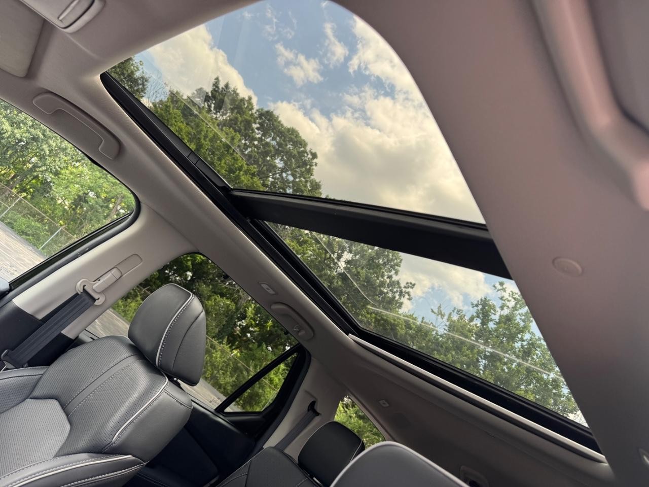 Honda Pilot Vehicle Full-screen Gallery Image 21