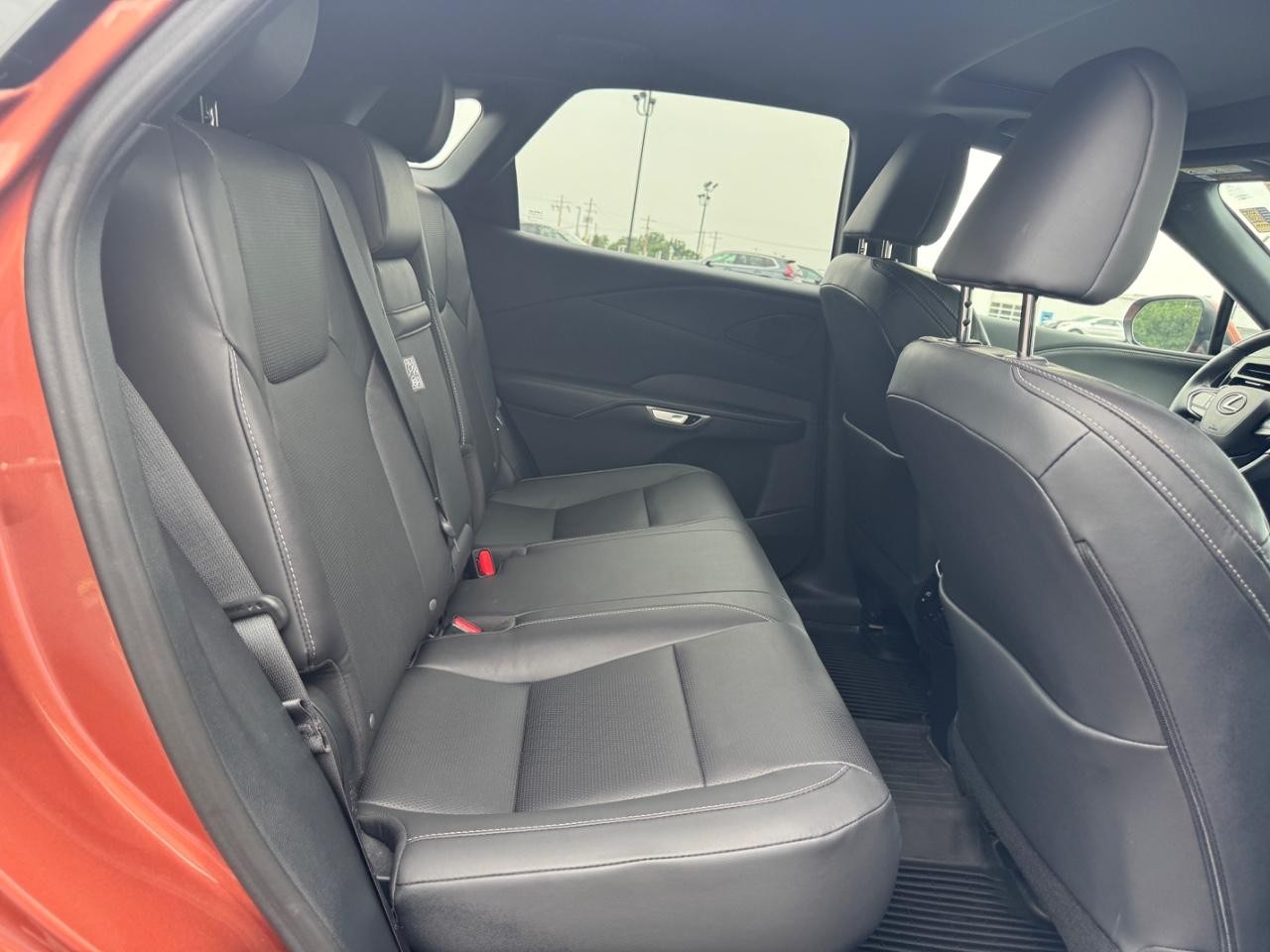 Lexus RX Vehicle Full-screen Gallery Image 11