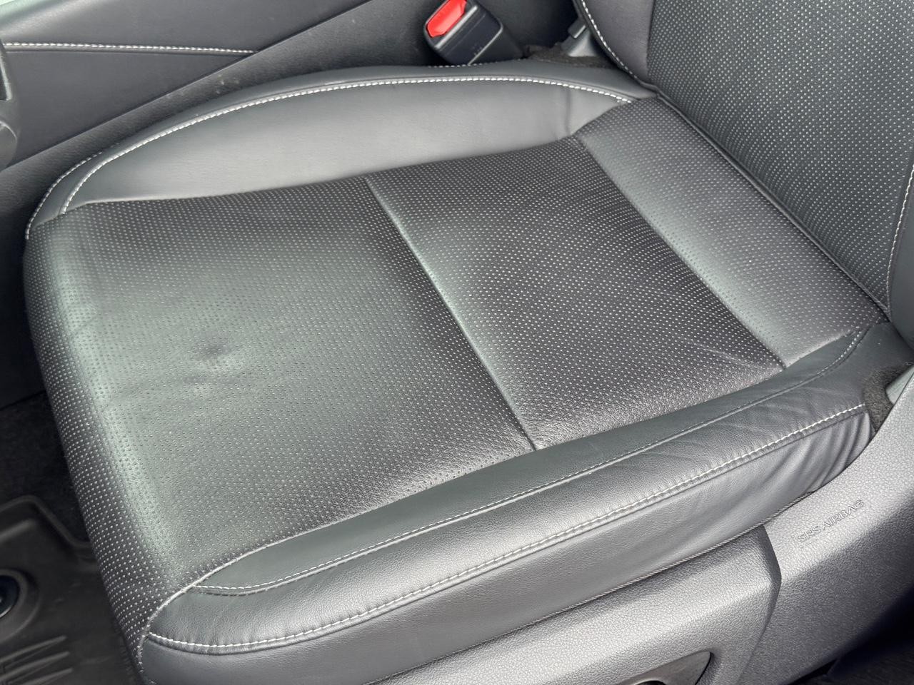 Lexus RX Vehicle Full-screen Gallery Image 26