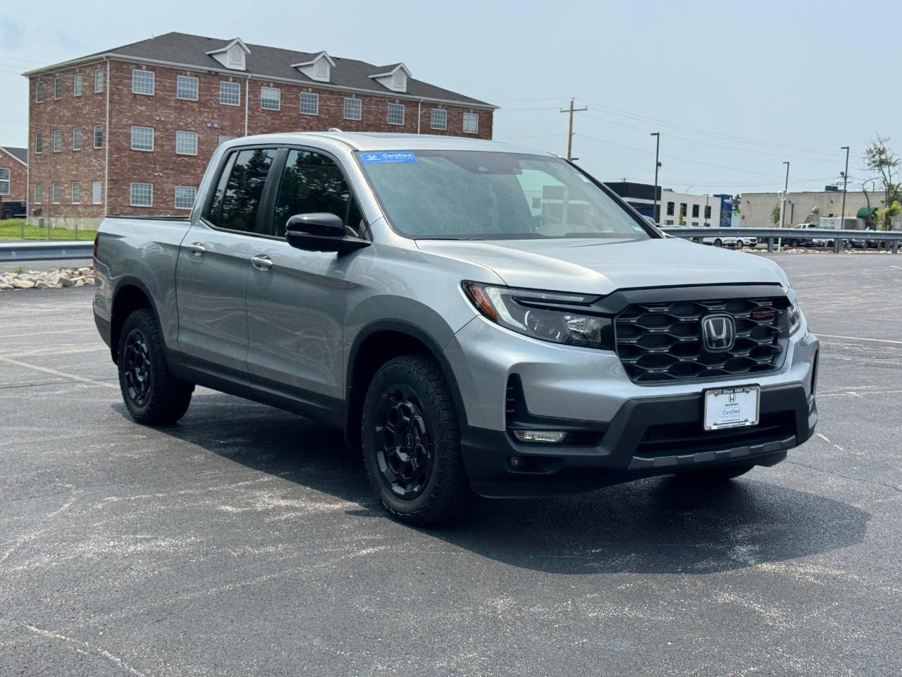 Honda Ridgeline Vehicle Full-screen Gallery Image 02
