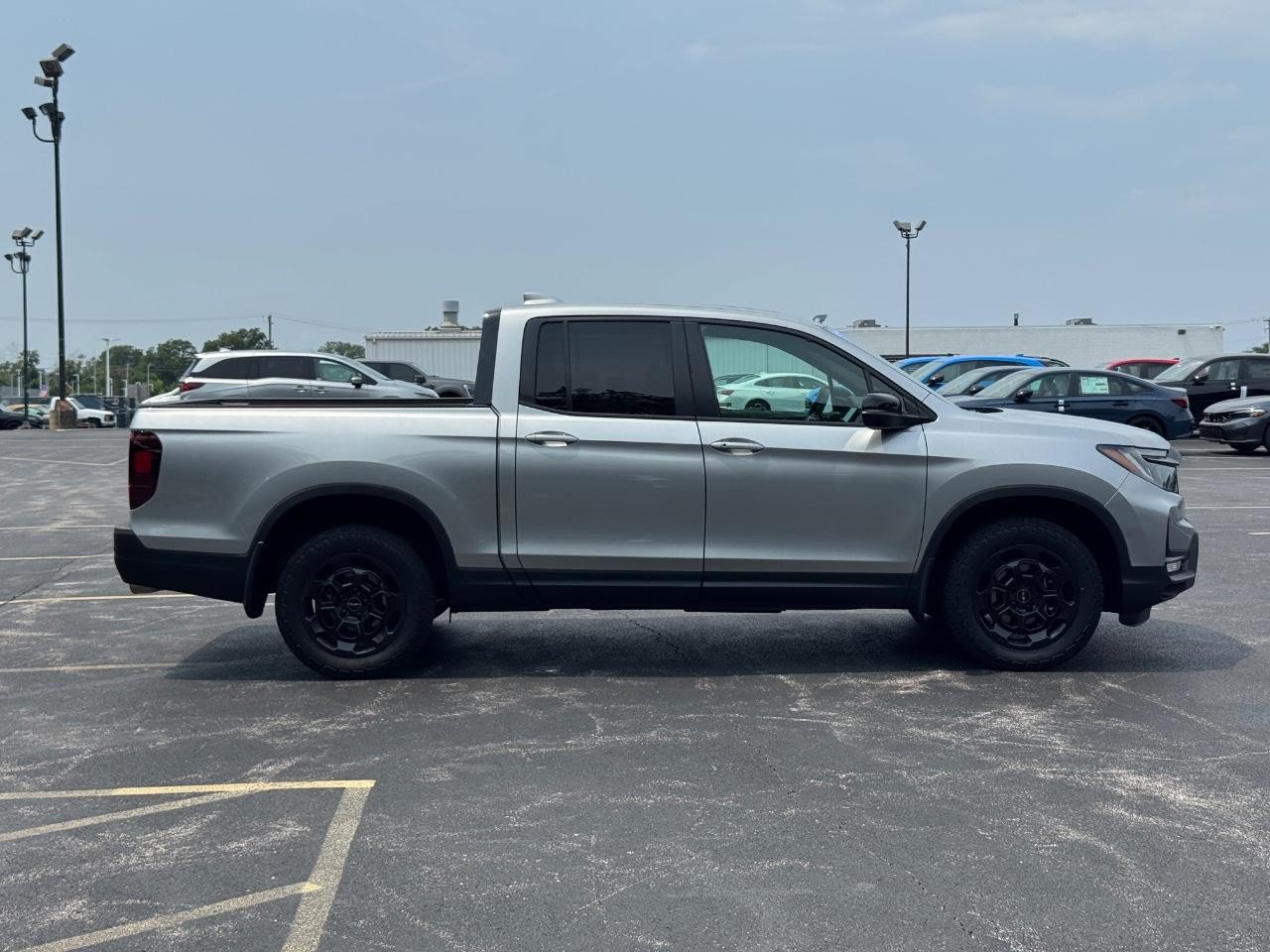 Honda Ridgeline Vehicle Full-screen Gallery Image 03