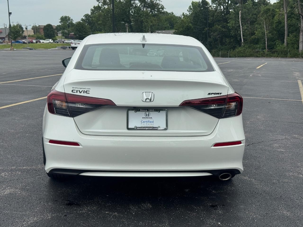 Honda Civic Sedan Vehicle Full-screen Gallery Image 06