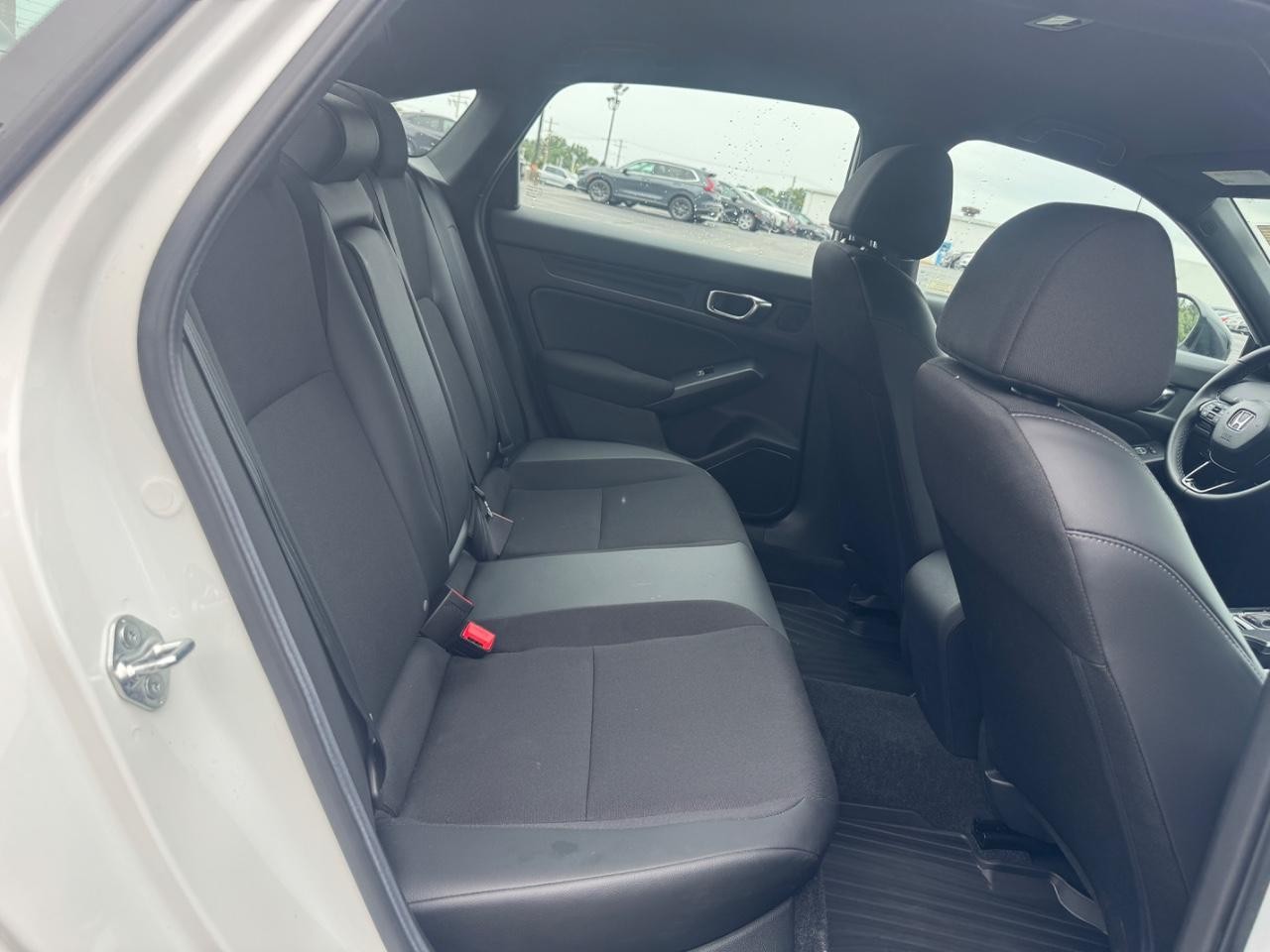 Honda Civic Sedan Vehicle Full-screen Gallery Image 11