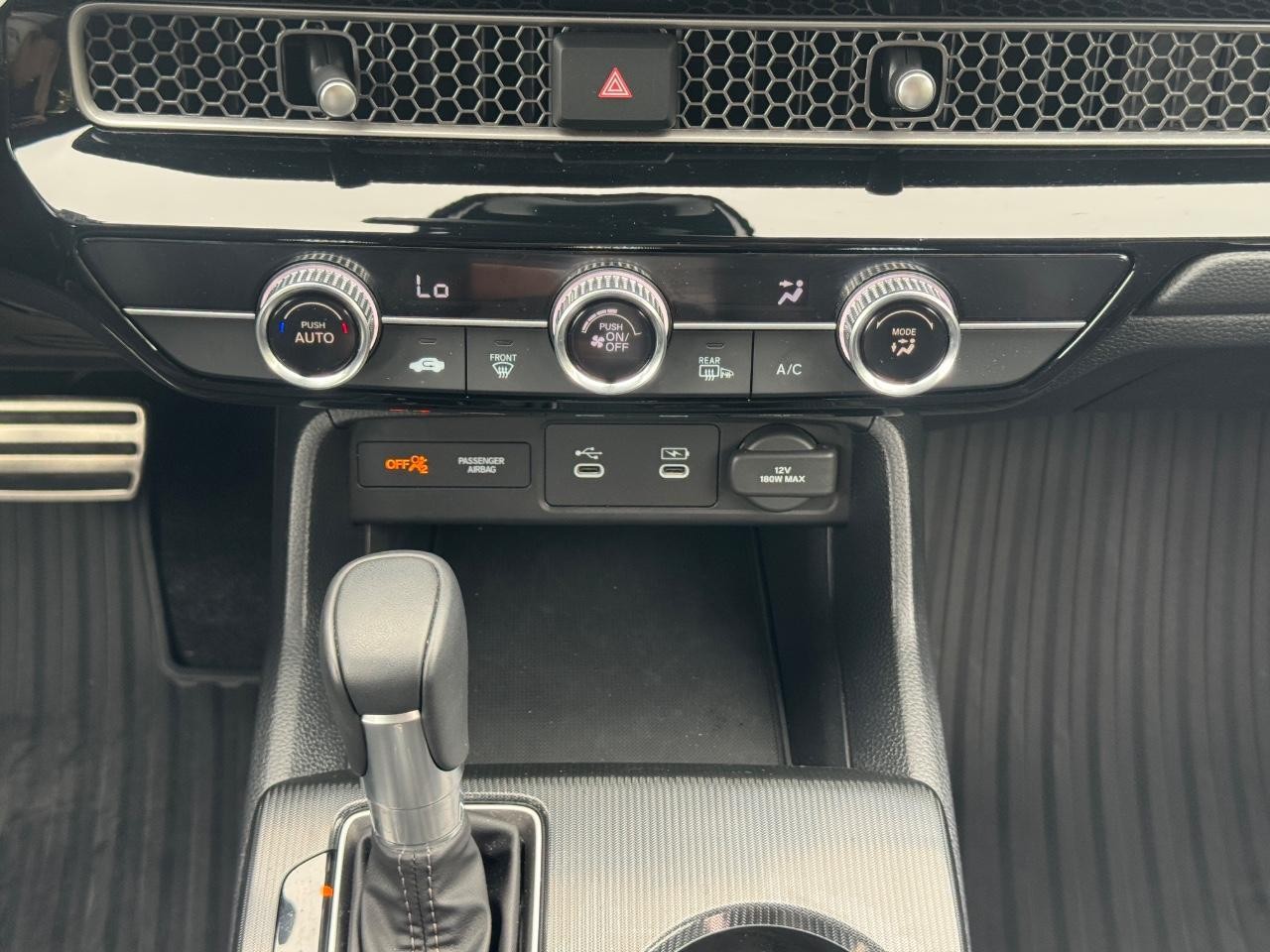 Honda Civic Sedan Vehicle Full-screen Gallery Image 15