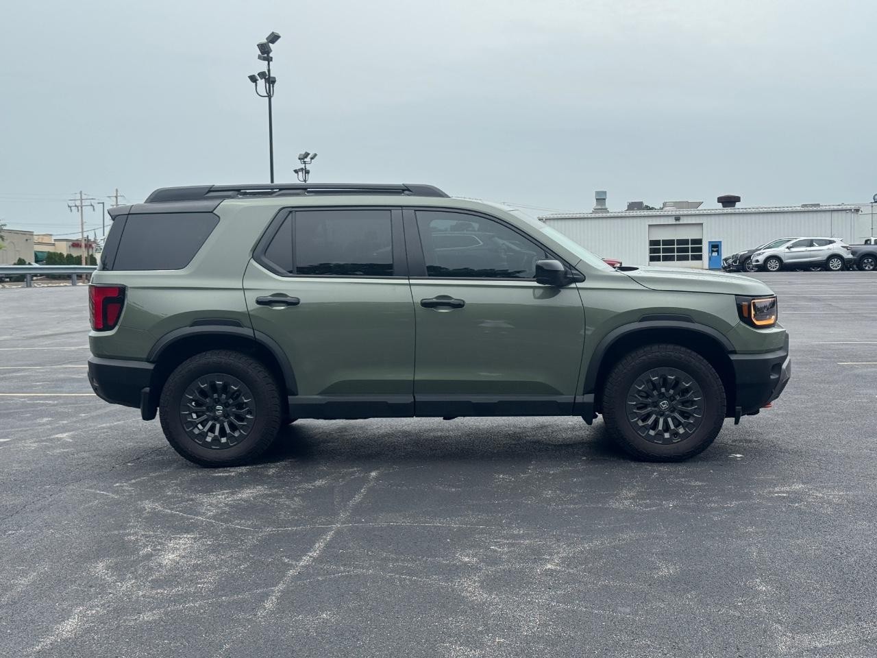 Honda Passport Vehicle Full-screen Gallery Image 03