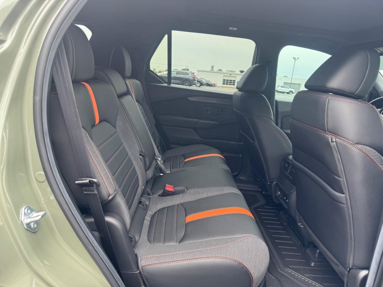 Honda Passport Vehicle Full-screen Gallery Image 11