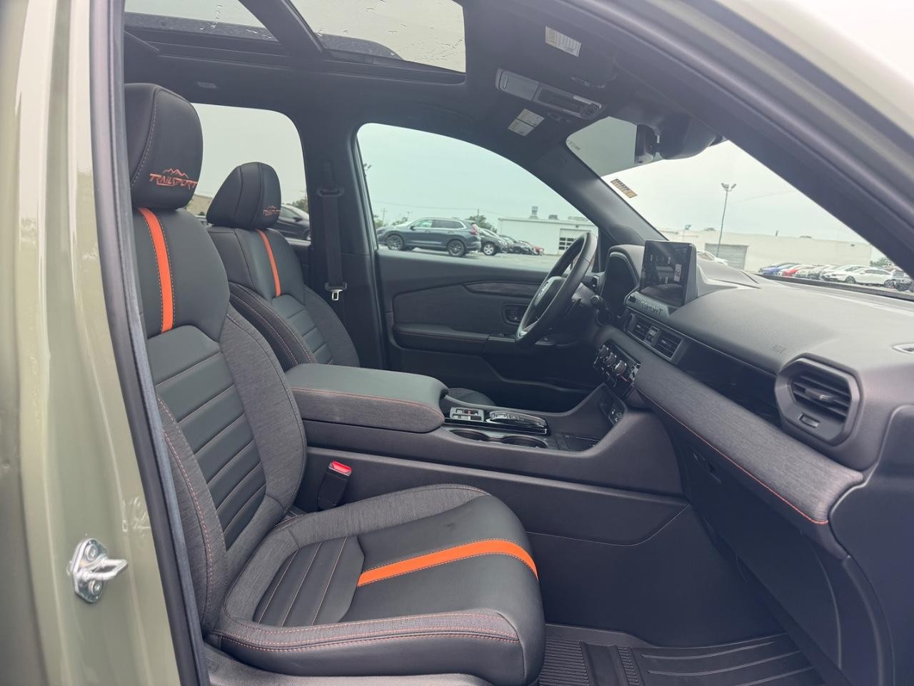 Honda Passport Vehicle Full-screen Gallery Image 18
