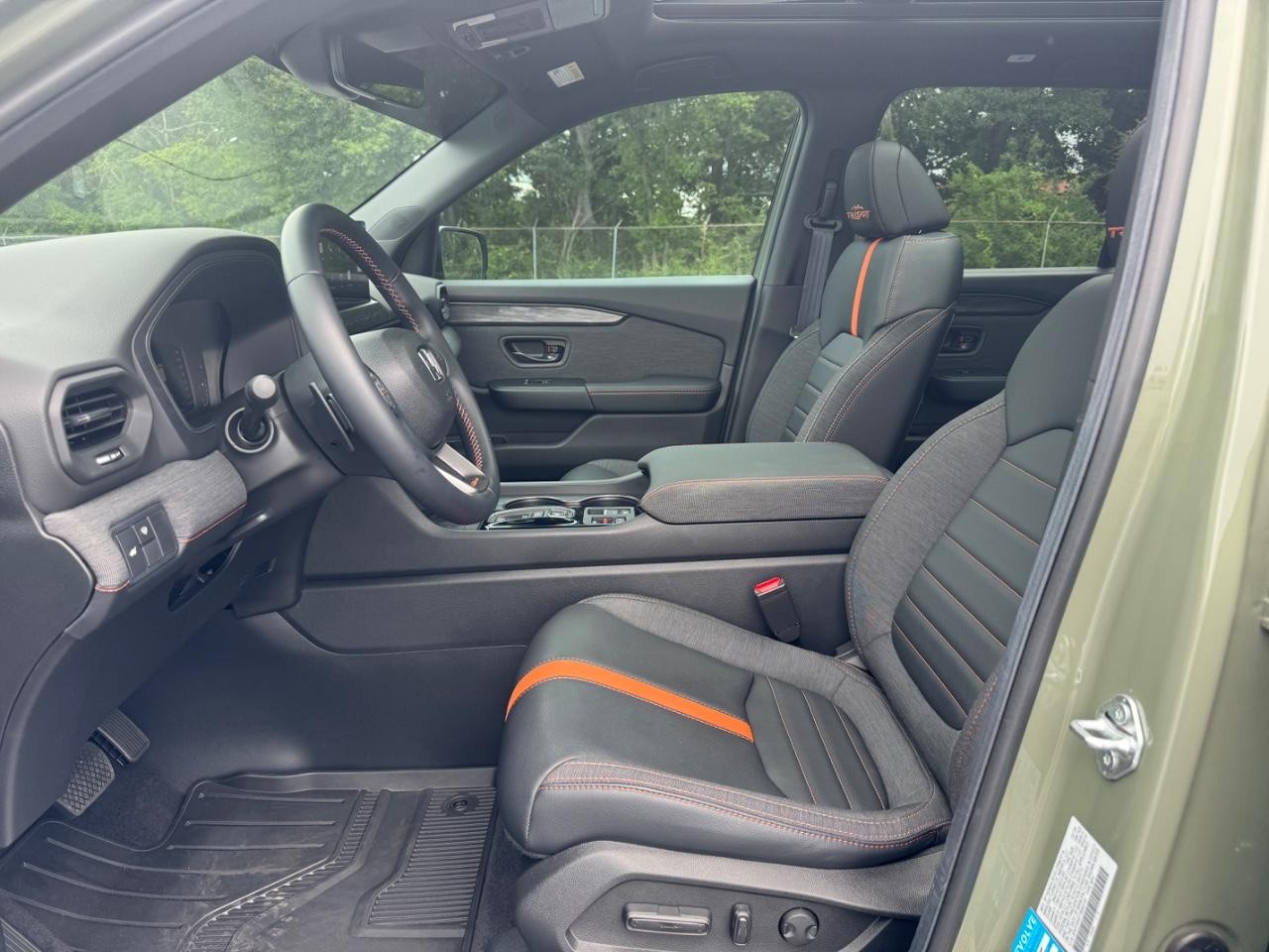 Honda Passport Vehicle Full-screen Gallery Image 19