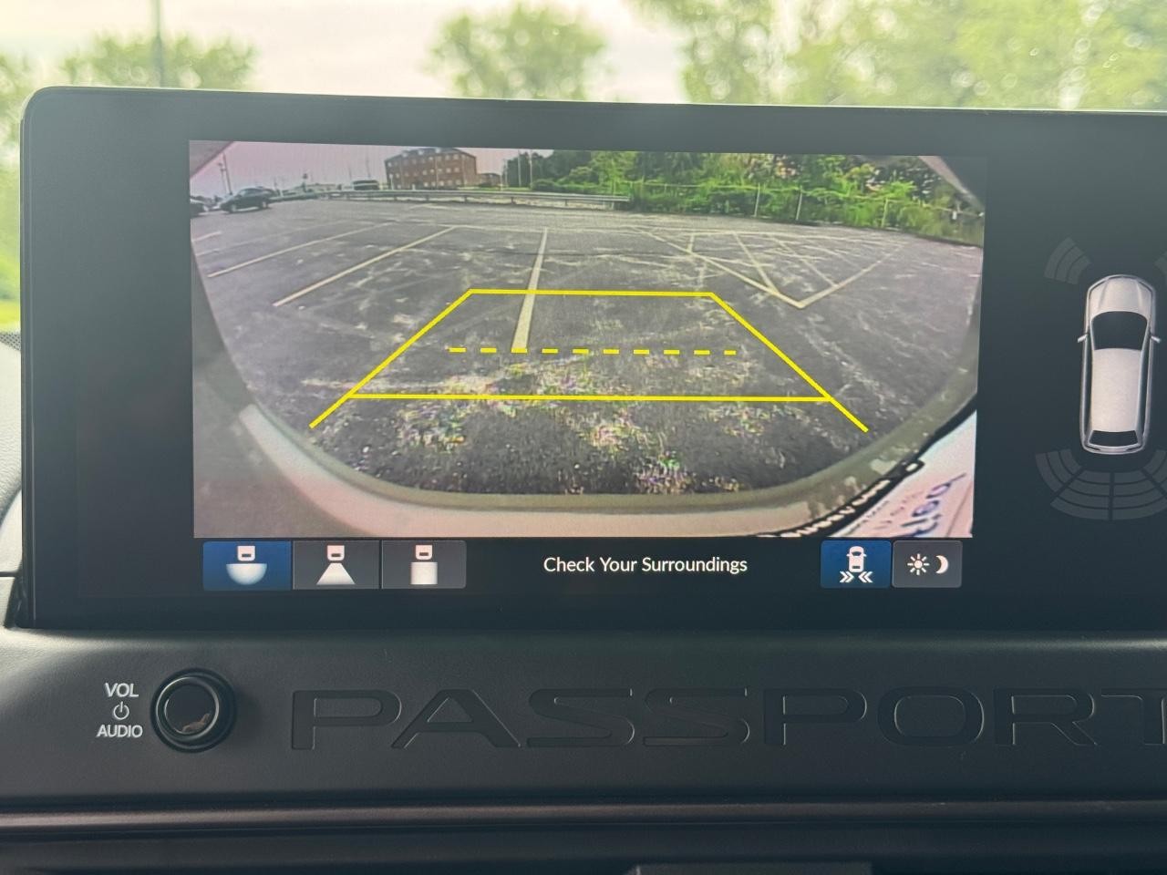 Honda Passport Vehicle Full-screen Gallery Image 25