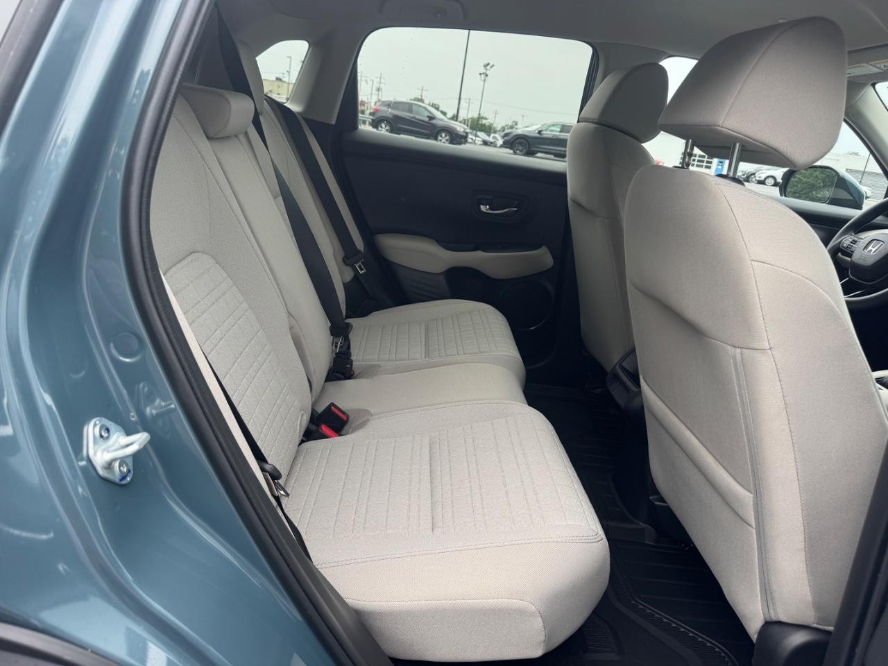 Honda HR-V Vehicle Full-screen Gallery Image 11
