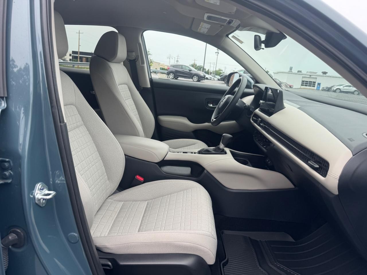 Honda HR-V Vehicle Full-screen Gallery Image 17