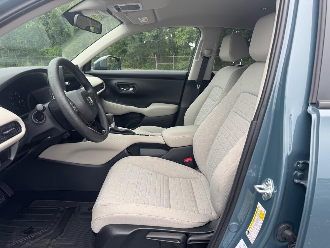 Honda HR-V Vehicle Full-screen Gallery Image 18