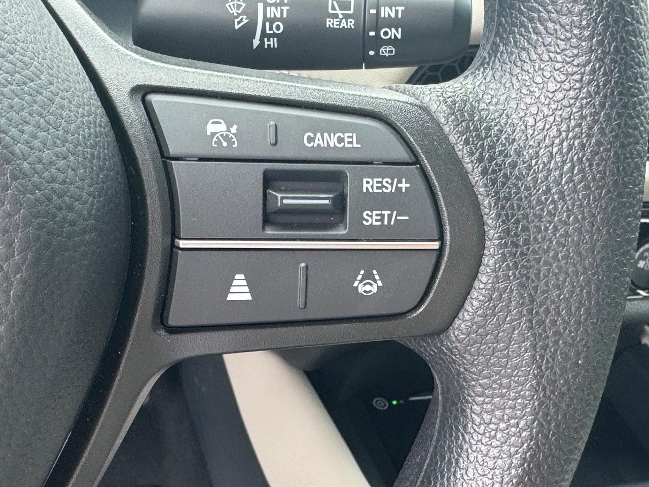 Honda HR-V Vehicle Full-screen Gallery Image 21