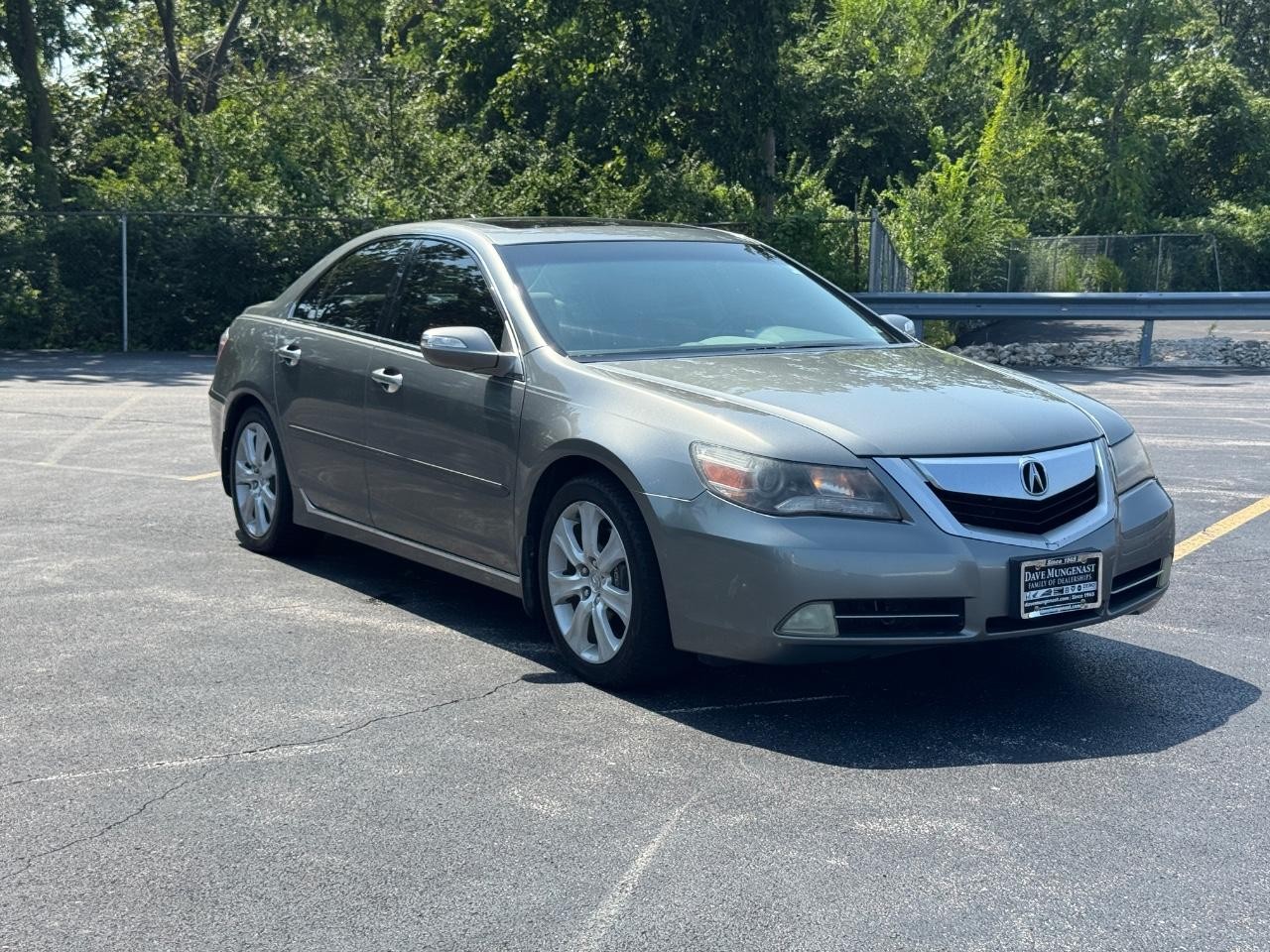 Acura RL Vehicle Full-screen Gallery Image 02