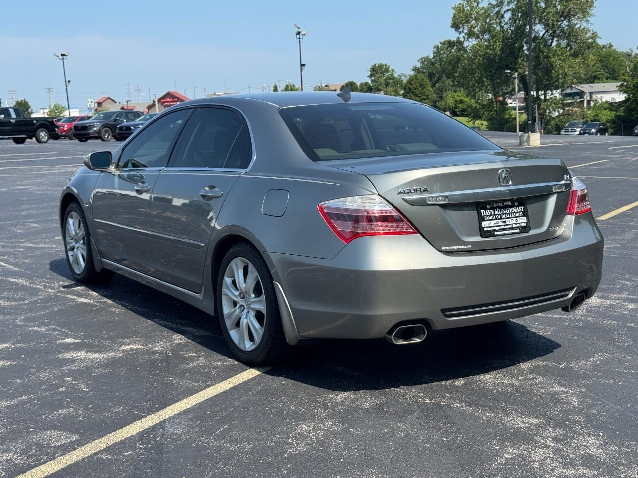 Acura RL Vehicle Full-screen Gallery Image 07