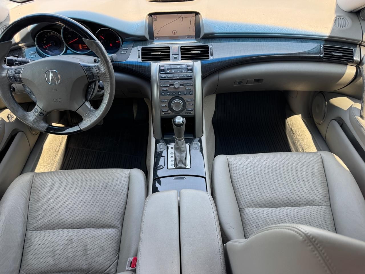 Acura RL Vehicle Full-screen Gallery Image 12