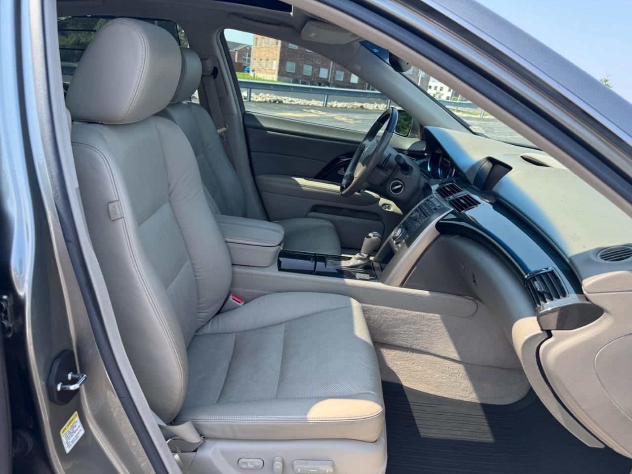 Acura RL Vehicle Full-screen Gallery Image 18